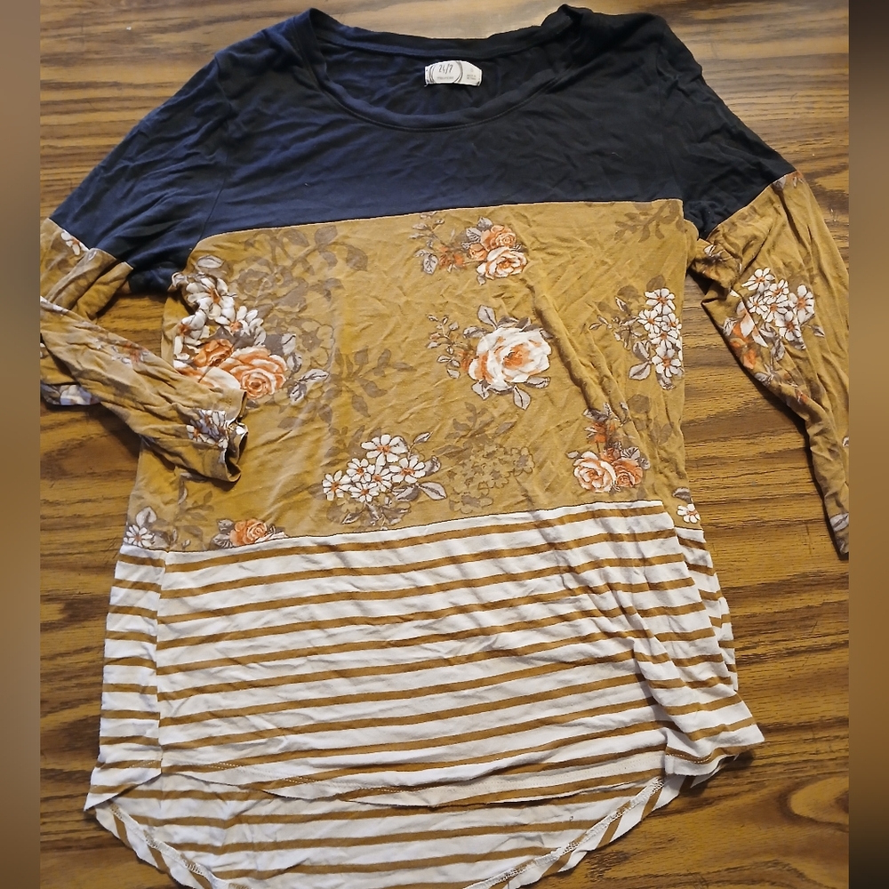 ❄️Maurices Block Floral Stripe Top Size S
